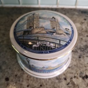 Vintage James Sadler Thameside 3.5" Porcelain Trinket Power Box London Heritage